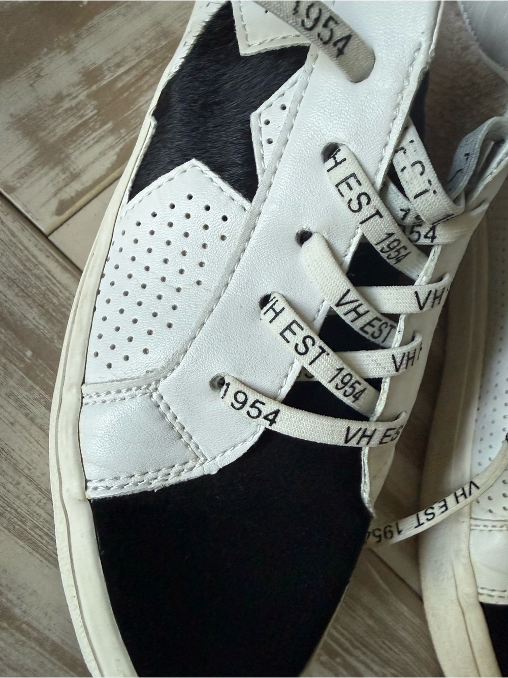 Vintage Havana White Sneakers with Black Star and Metallic Heel - Picture 7 of 7
